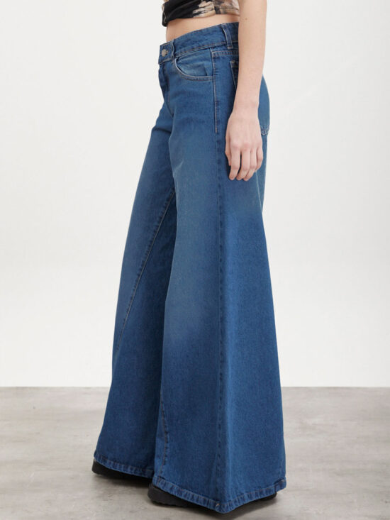 Palazzo Azul Tiro Medio Localizado Recortes Diagonal