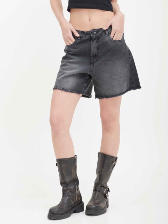 Short Negro Localizado Completo Ruedo Al Corte