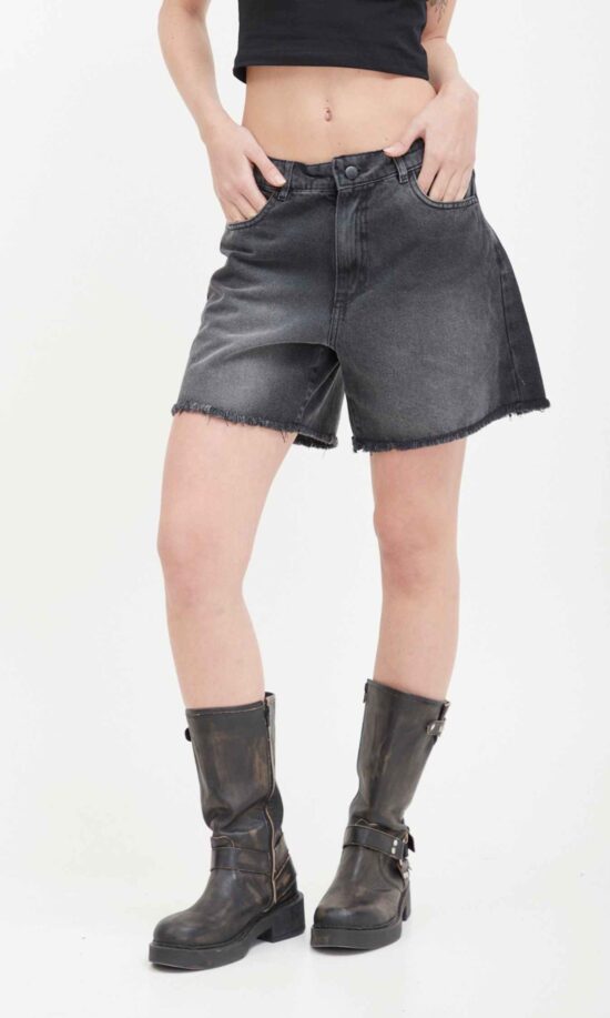 Short Negro Localizado Completo Ruedo Al Corte