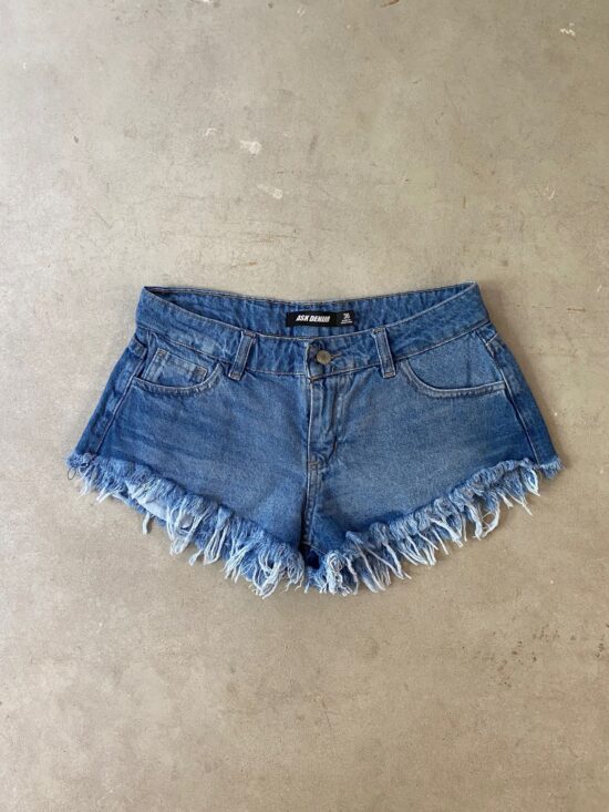 Short Azul Claro Tiro Bajo Desflecado Localizado Bigotes