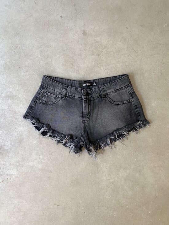 Short Gris Tiro Bajo Desflecado Localizado Completo
