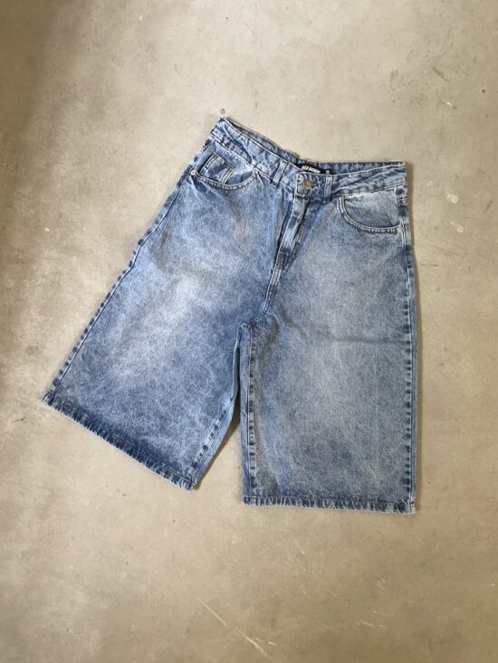 Bermuda Celeste Tiro Bajo Localizado