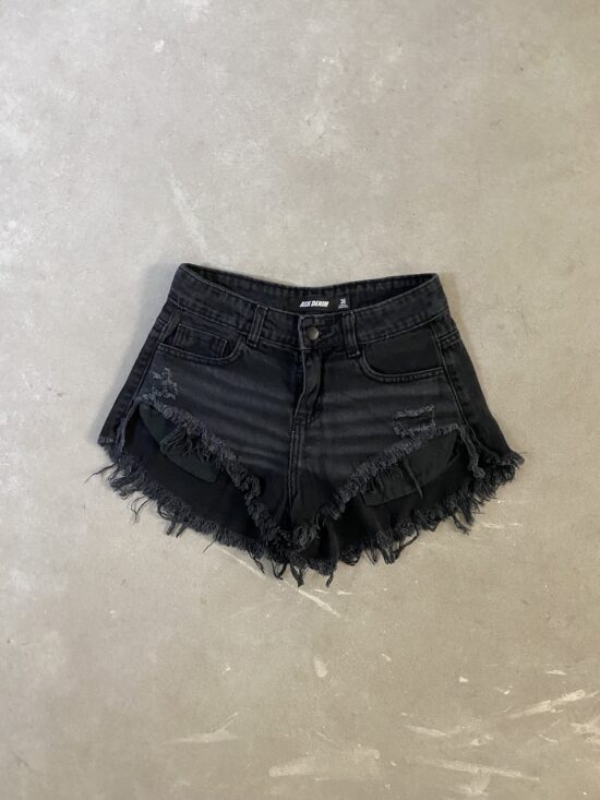 Short Negro Tiro Medio Desigual Bolsillo A La Vista