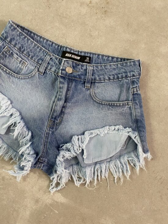 Short Celeste Tiro Medio Localizado Quebrado Desigual