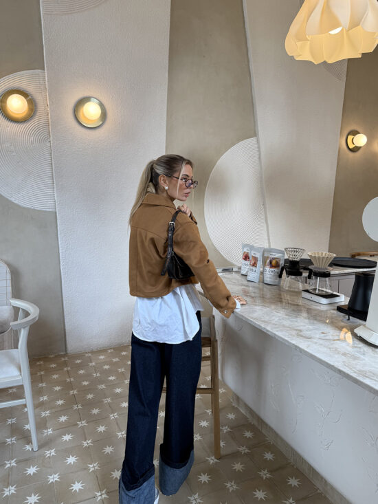 Campera Crop de Gamuza Bolsillo Al Ruedo