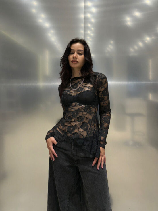 Remera M/L Cuell Bote Cintura Asimétrica Encaje