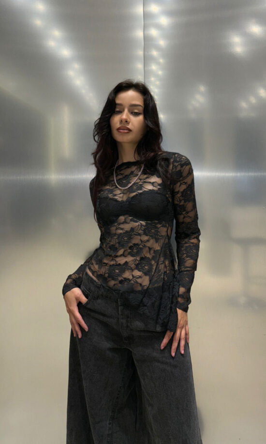 Remera M/L Cuell Bote Cintura Asimétrica Encaje