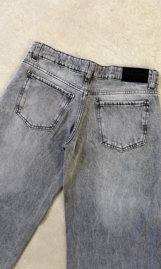 Wide-Leg Gris Tiro Bajo Bigotes