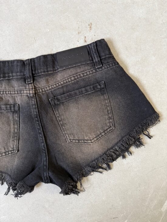 Short Negro Tiro Bajo Desflecado Localizado Oxido