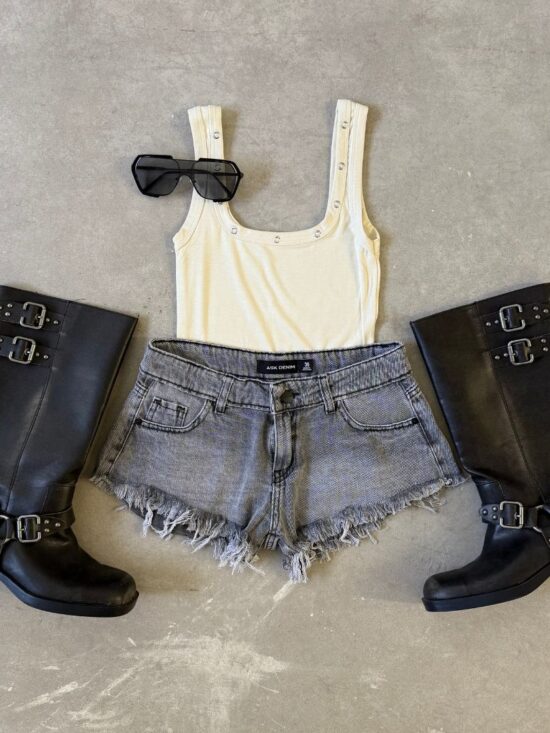 Short Gris Claro Tiro Bajo Desflecado