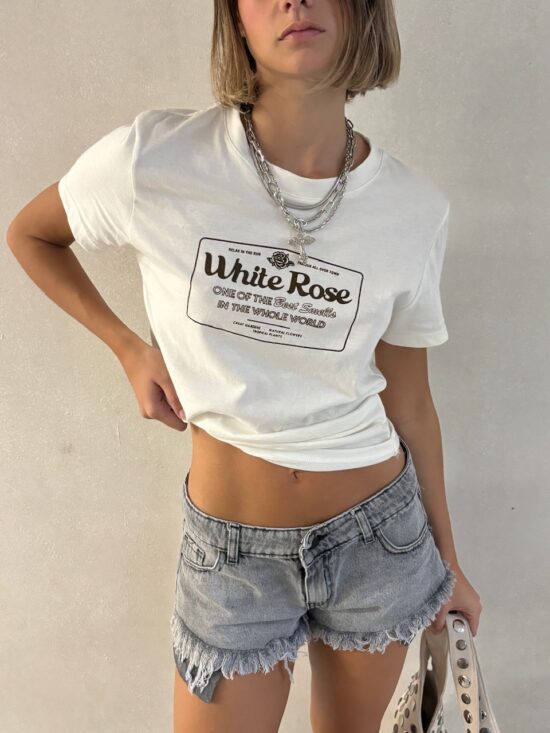 Remera Little White Rose