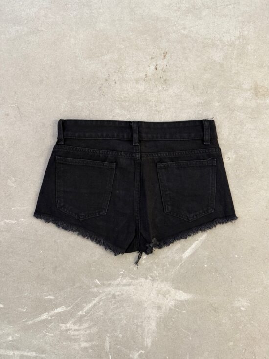 Short Negro Tiro Medio Desflecado con Hotfix y Detalles