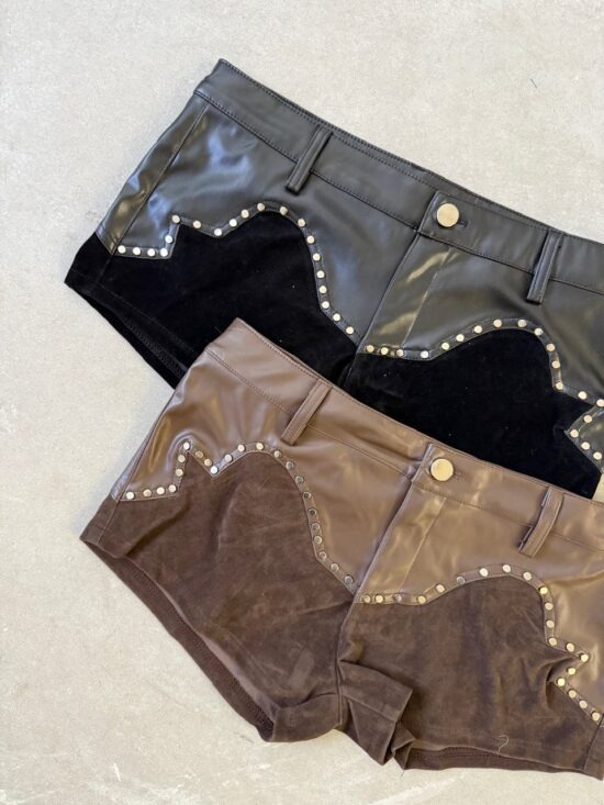 Short Tiro Bajo Combinado y Tachas