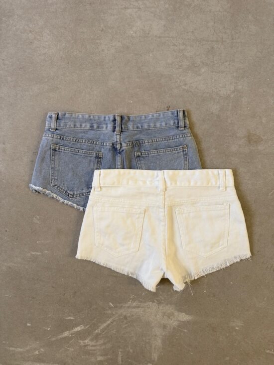 Short Tiro Bajo Desflecado Irregular con Hotfix