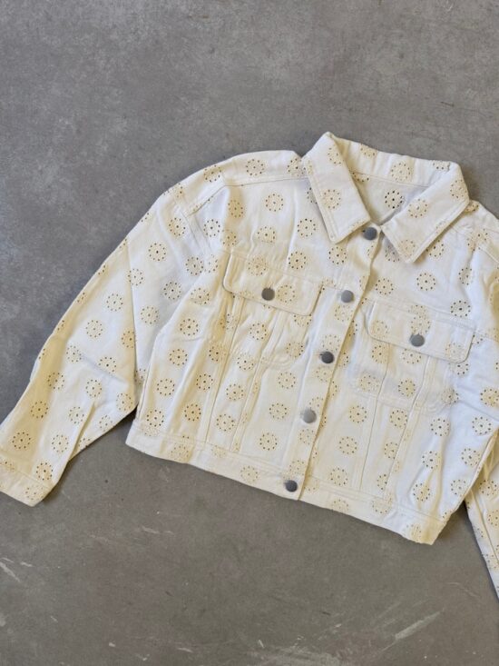 Campera Over Crema con Bordados