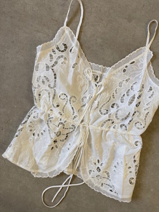 Top Escote V con Abertura Redondeada en Cintura