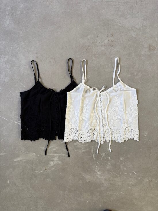 Blusa Broderie con Botones y Tiras
