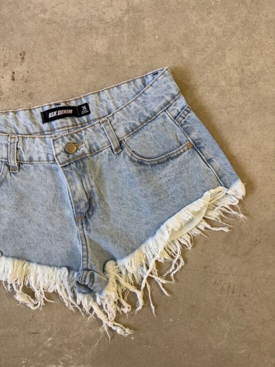 Short Celeste Tiro Bajo Desflecado Acid