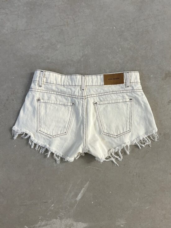 Short Off White Tiro Bajo Desflecado Costura Color