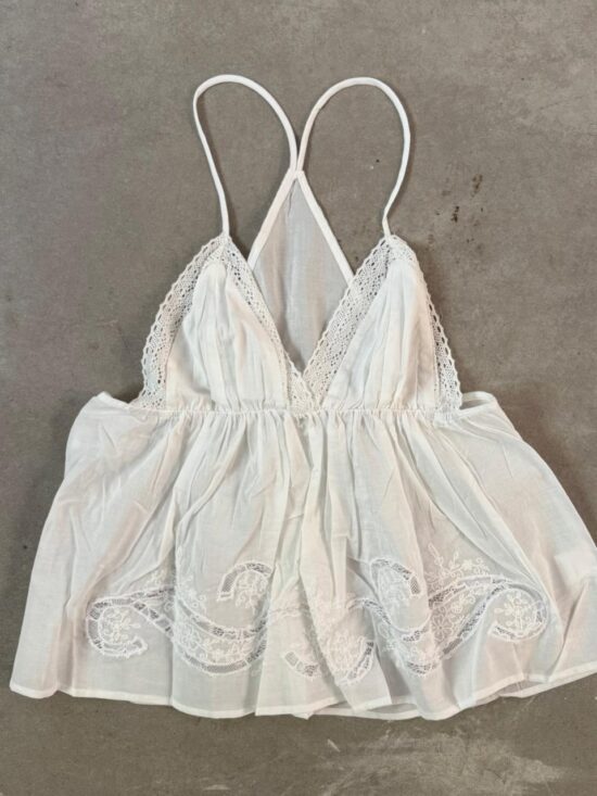 Blusa Escote V con Bordado Inferior