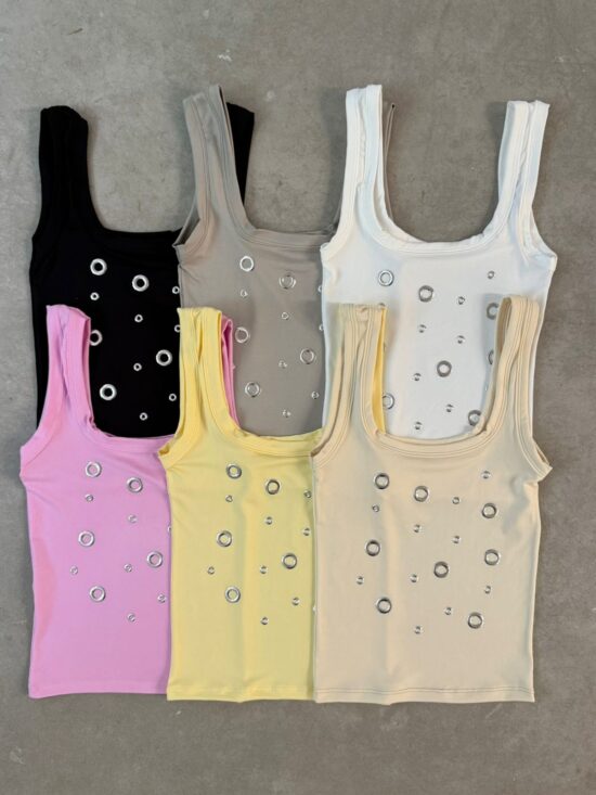 Musculosa Escote Cuadrado Ojalillos Model