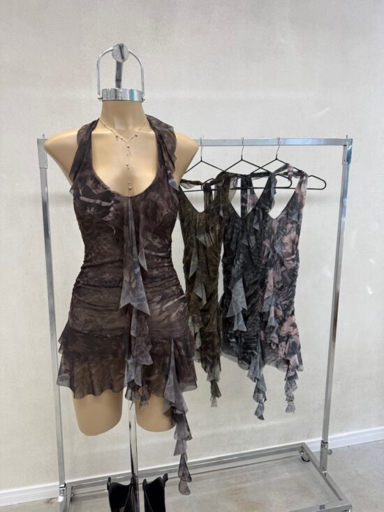 Vestido Halter Frunces Laterales Con Lazos y Volado Nube Sublimado