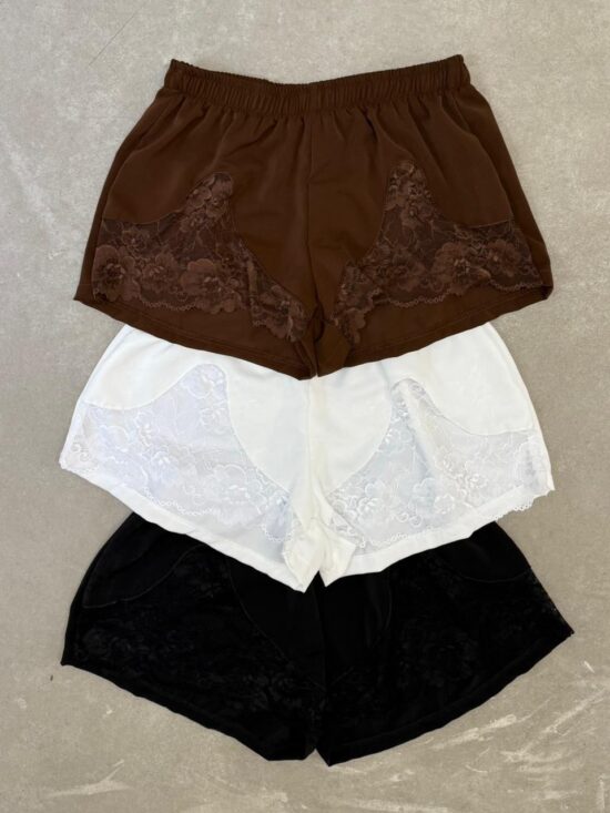 Short Con Calados De Encaje