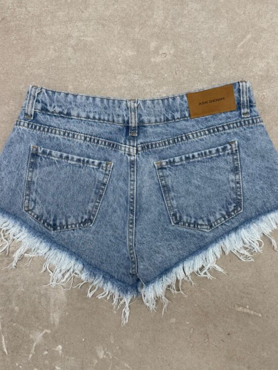 Short Celest Tiro Bajo Bigotes Fuertes Desflecado Roturas