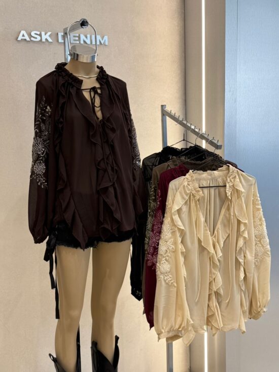 Blusa Manga Larga de Tul con Bordado en Mangas y Volados