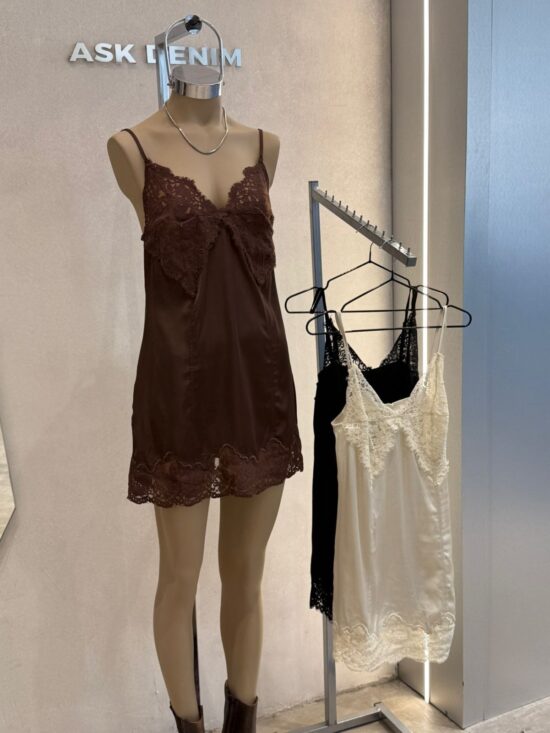 Top de Saten Lencero con Tazas Rombo de Encaje