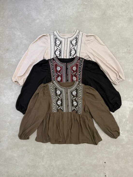 Blusa Paisana con Botones y Flores Bordadas