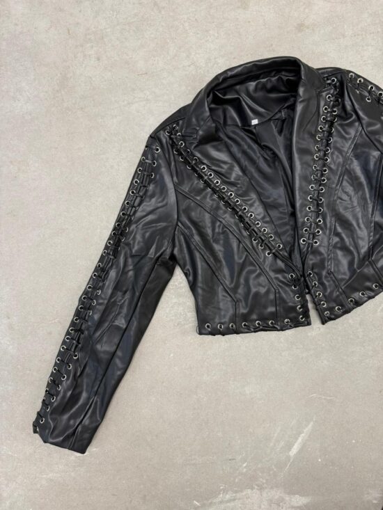 Campera Cuerina Argollas en Costuras