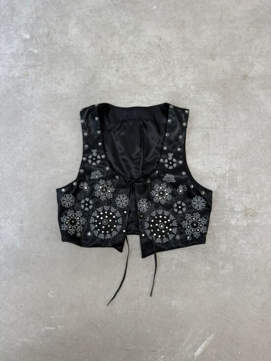 Chaleco Negro Bordado Copos y Tachas