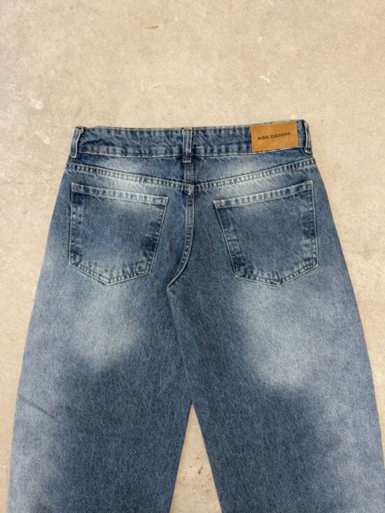 Wide-Leg Celeste Tiro Bajo Localizado Bigotes