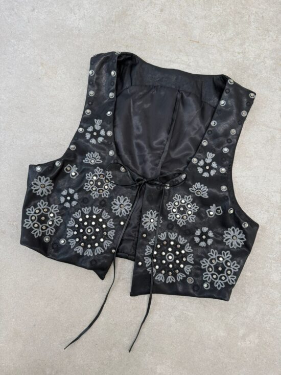 Chaleco Negro Bordado Copos y Tachas