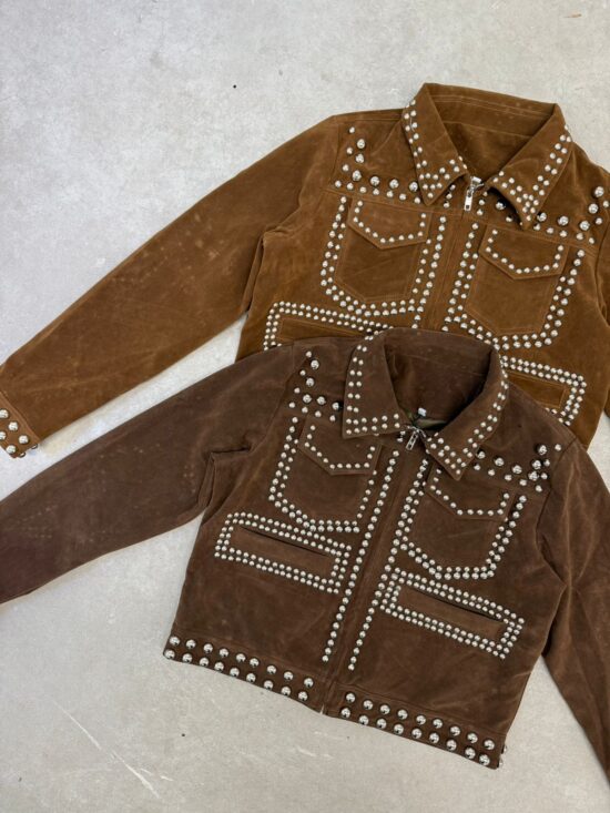 Campera Gamuza con Delineado de Tachas