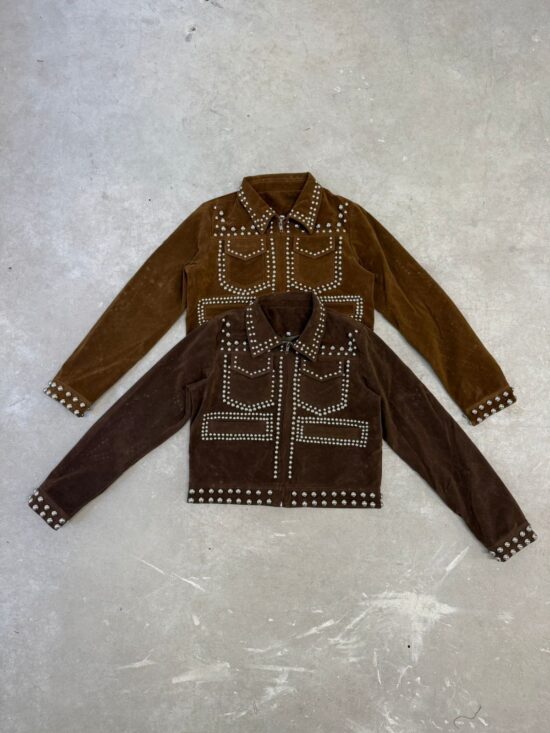 Campera Gamuza con Delineado de Tachas