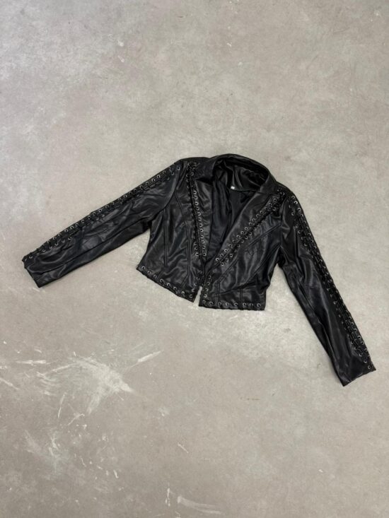 Campera Cuerina Argollas en Costuras