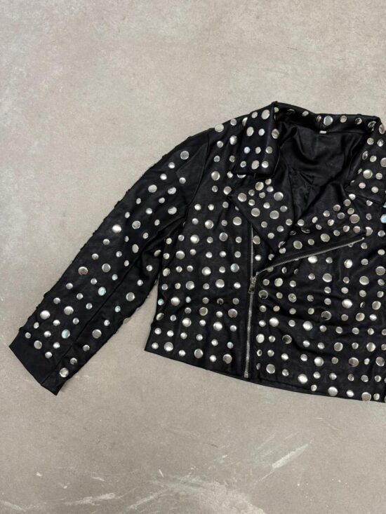 Campera Cuerina Tachas Grandes