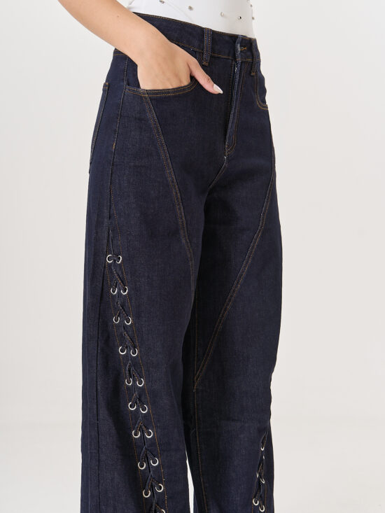 Wide-Leg Tiro Medio con Recorte y Cordones en Diagonal