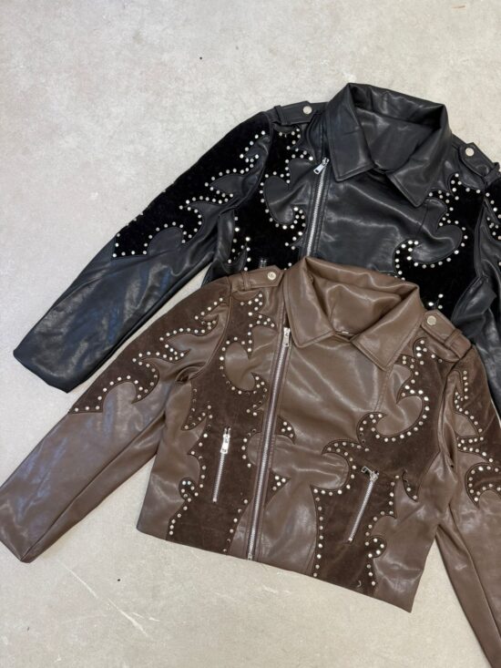 Campera Cuerina Combinada con Delineado Tachas