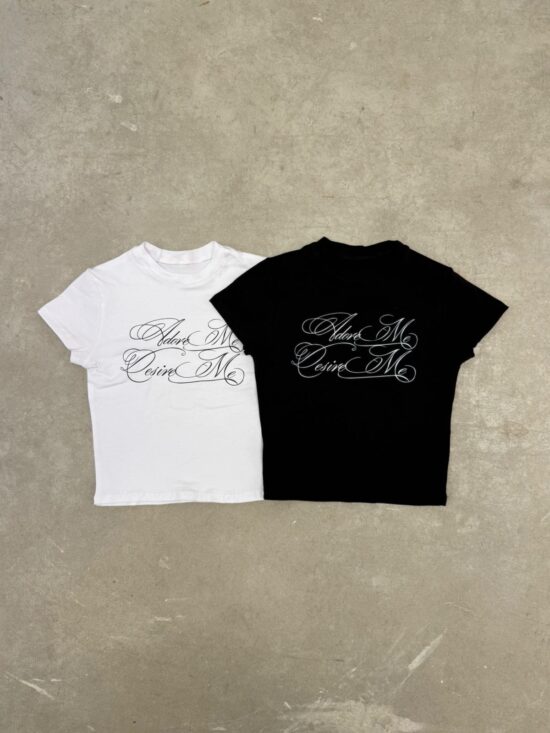 Remera Baby Tee ADORE ME DESIRE ME