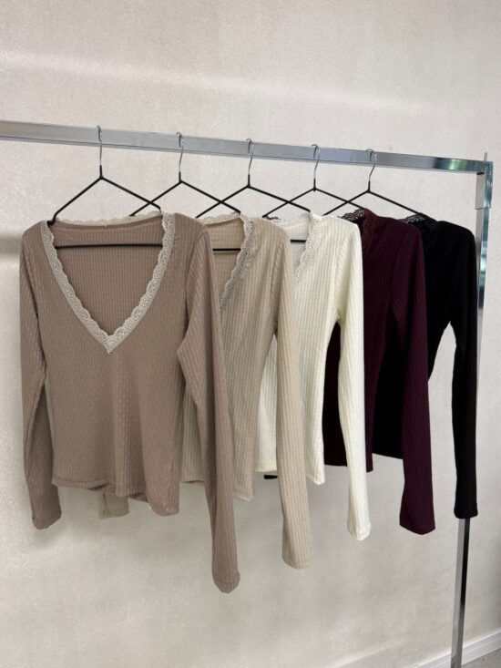 Remera M/L Cuello V Puntilla