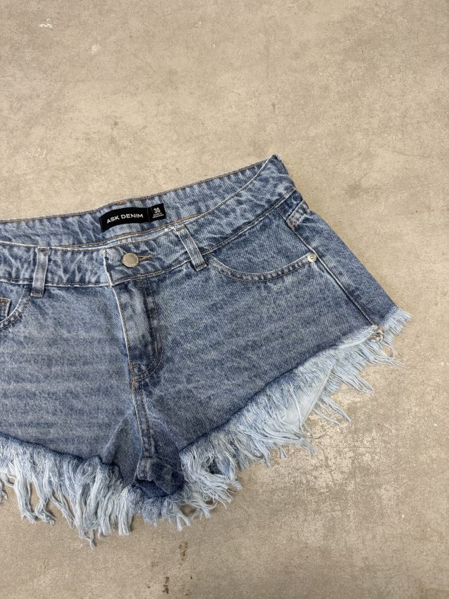 Short Celeste Tiro Bajo Desflecado Estrella Laser Bigotes