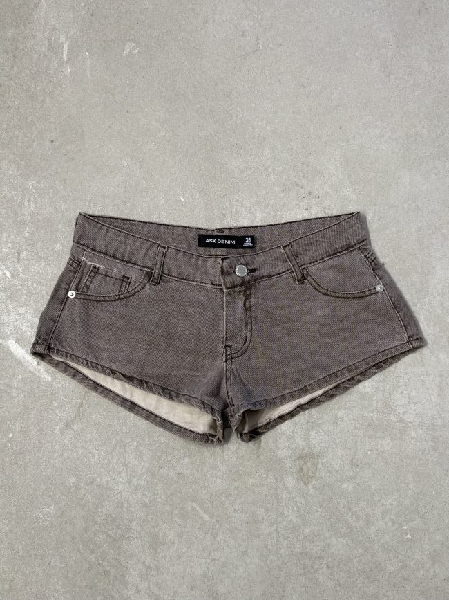 Micro Short Marron Ruedo Bigotes Localizado