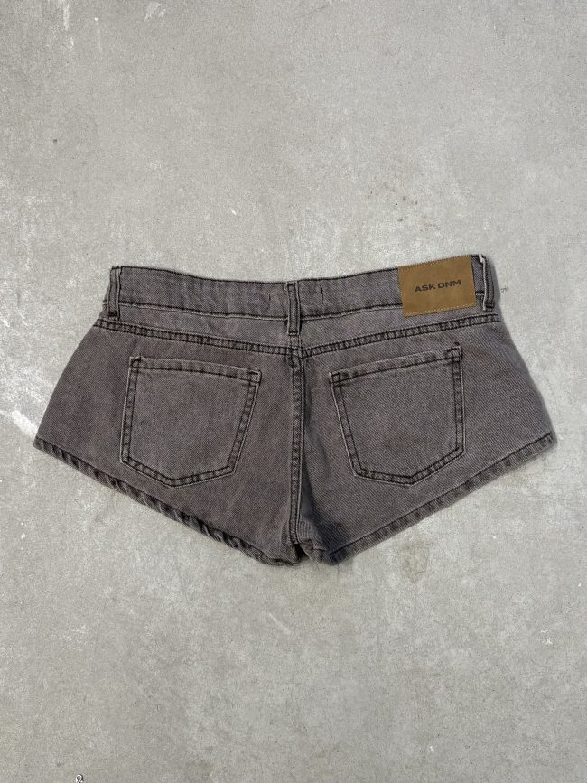 Micro Short Marron Ruedo Bigotes Localizado