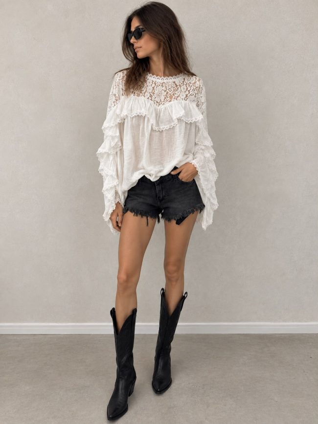 Blusa romantica con encajes y volados
