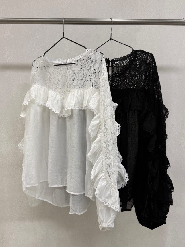Blusa romantica con encajes y volados