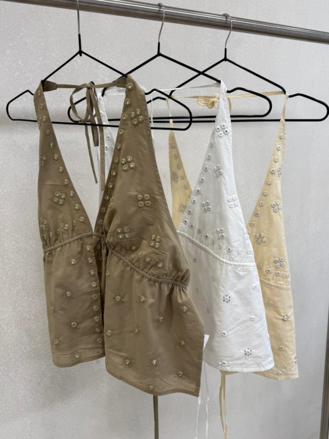 Top Delantero Cuello Halter con Detalles en Piedritas